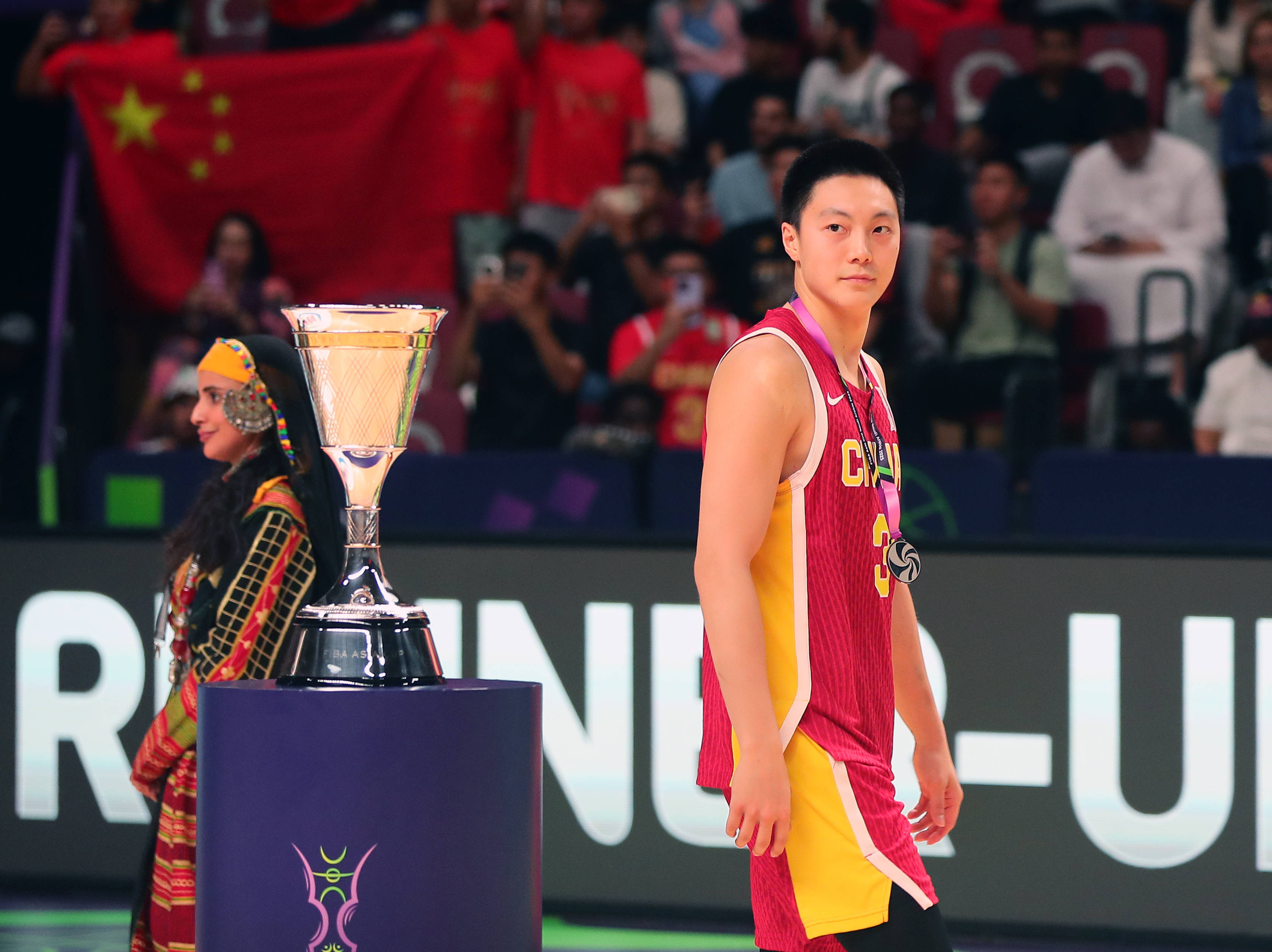 差距！胡明克斯（Hu Mingxuan）失去了最后的勝利 整個(gè)團(tuán)隊(duì)都受到了張Zhenlin的隊(duì)友的觀點(diǎn)的安慰